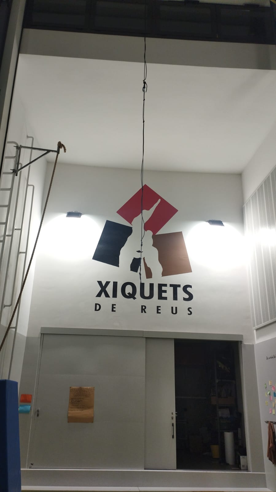 Els Xiquets de Reus renoven la il·luminació del seu local 2